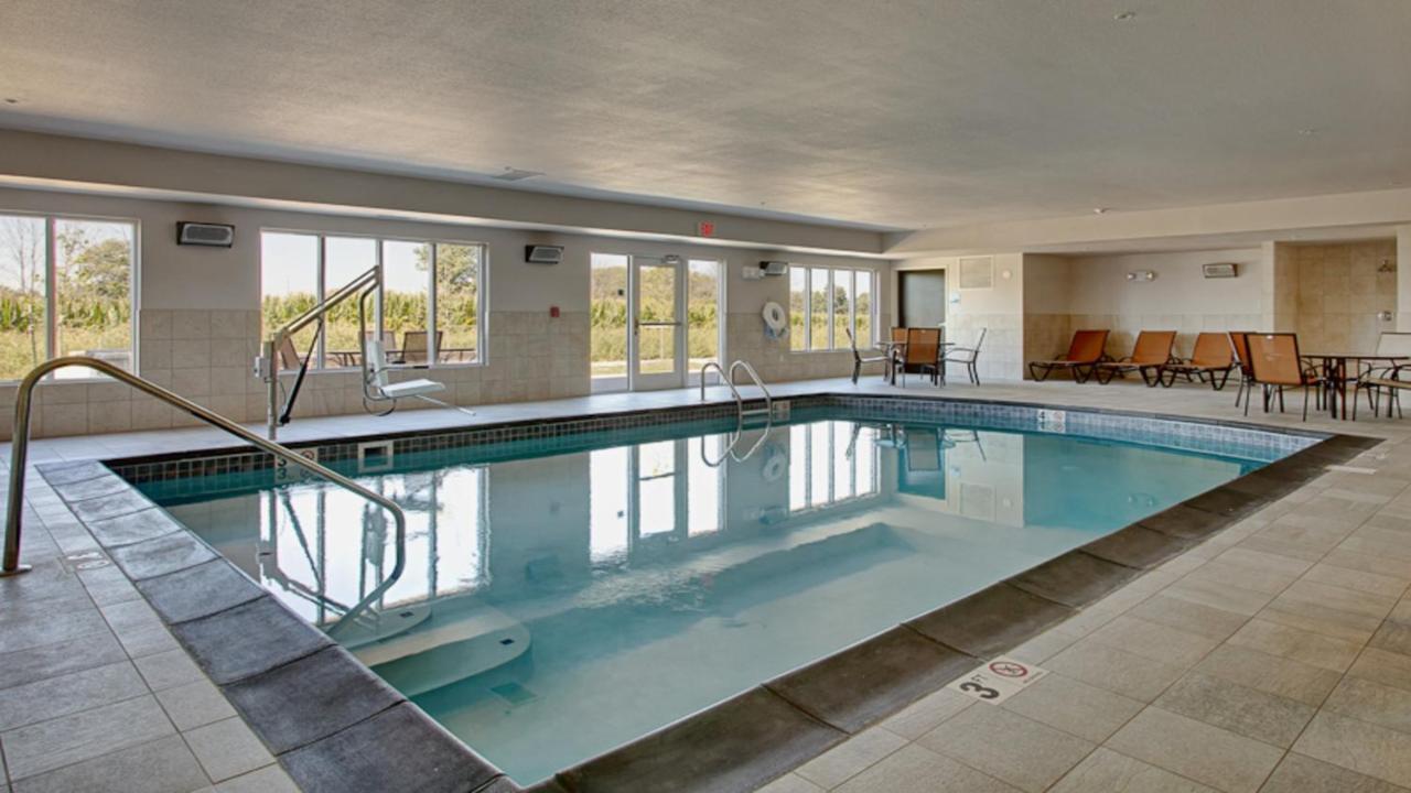 Holiday Inn Express & Suites North Fremont By Ihg Eksteriør bilde